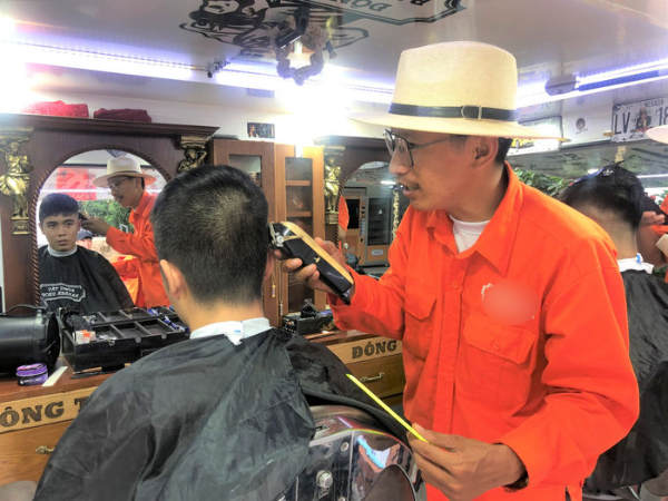 Anh thợ cắt tóc có tâm: Mua nhà cho sinh viên ở miễn phí, mình ở trọ